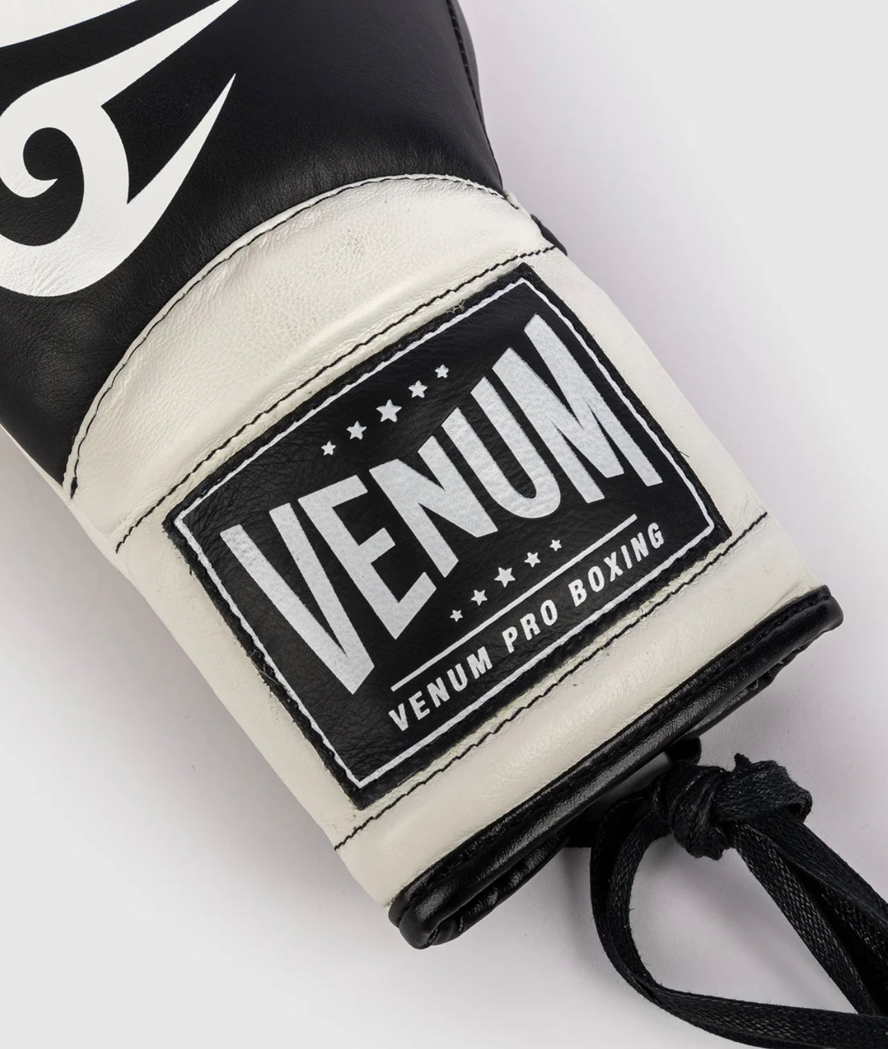 Gants de Boxe Pro Venum Giant 2.0 Mike Tyson avec Lacets - Noir Profond/Blanc Optique