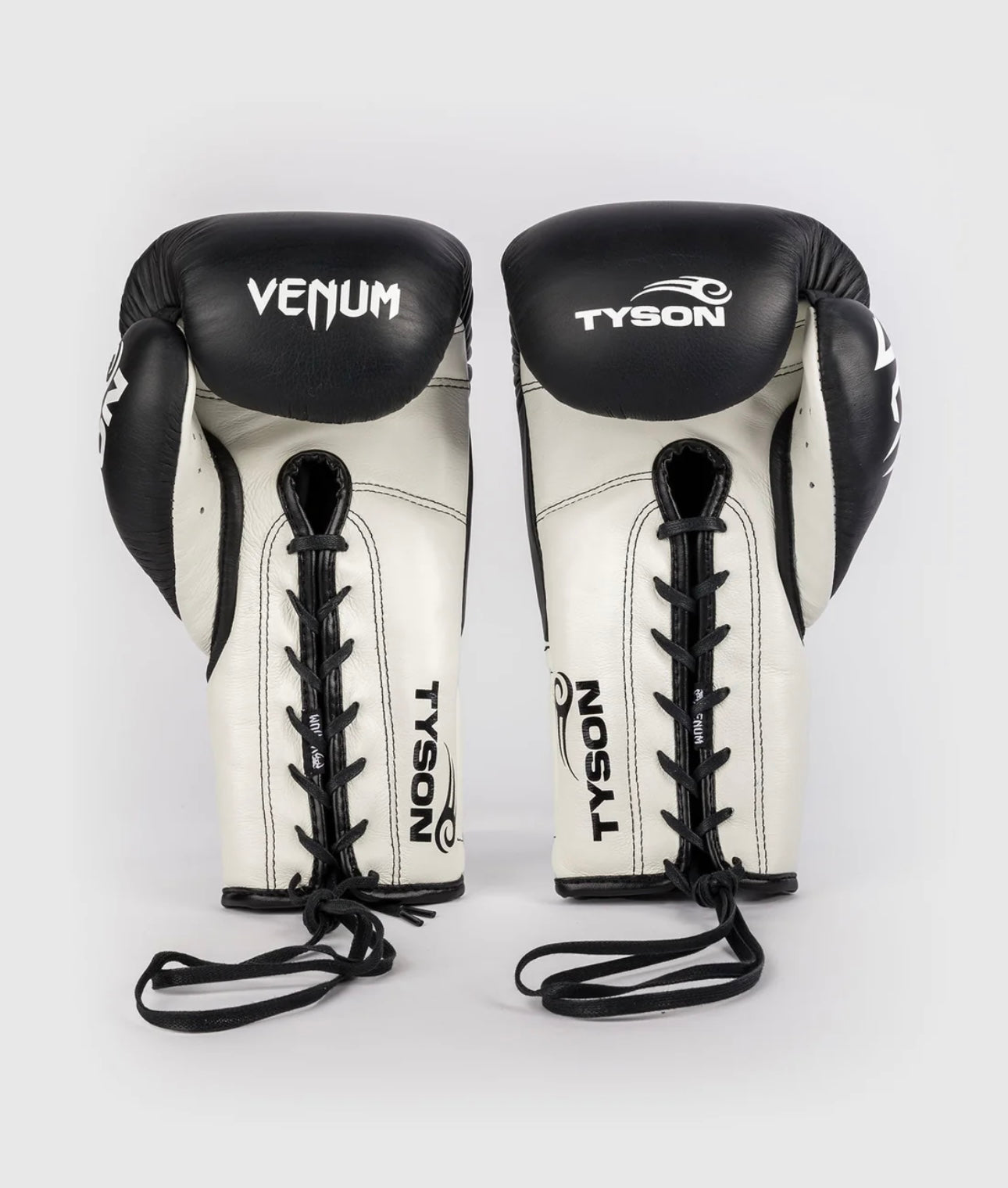 Gants de Boxe Pro Venum Giant 2.0 Mike Tyson avec Lacets - Noir Profond/Blanc Optique
