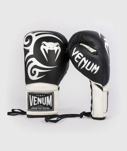 Gants de Boxe Pro Venum Giant 2.0 Mike Tyson avec Lacets - Noir Profond/Blanc Optique