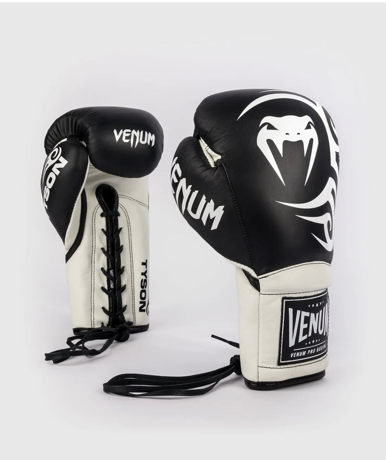 Gants de Boxe Pro Venum Giant 2.0 Mike Tyson avec Lacets - Noir Profond/Blanc Optique